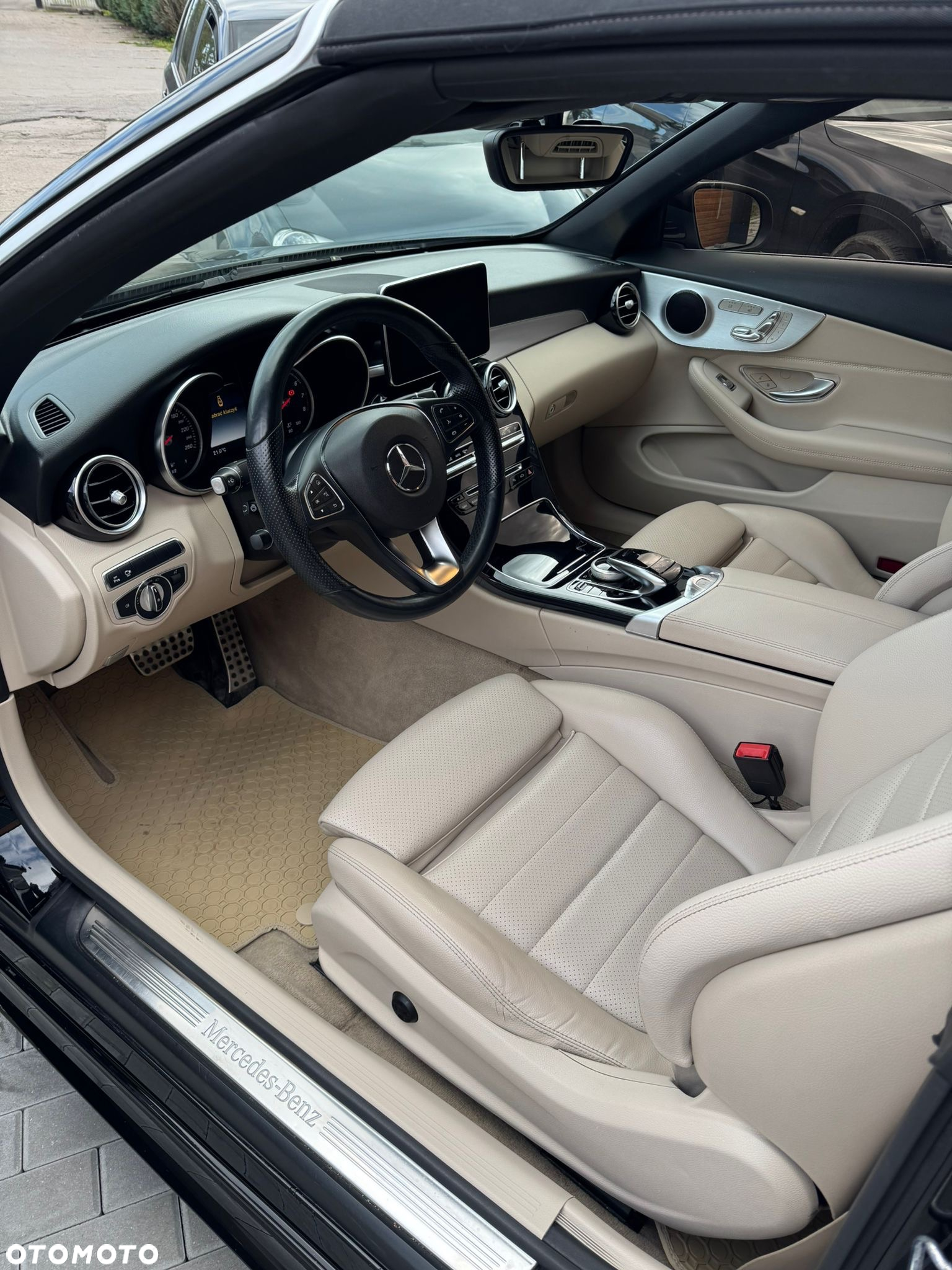 Mercedes-Benz Klasa C 300 Cabrio 9G-TRONIC AMG Line - 11