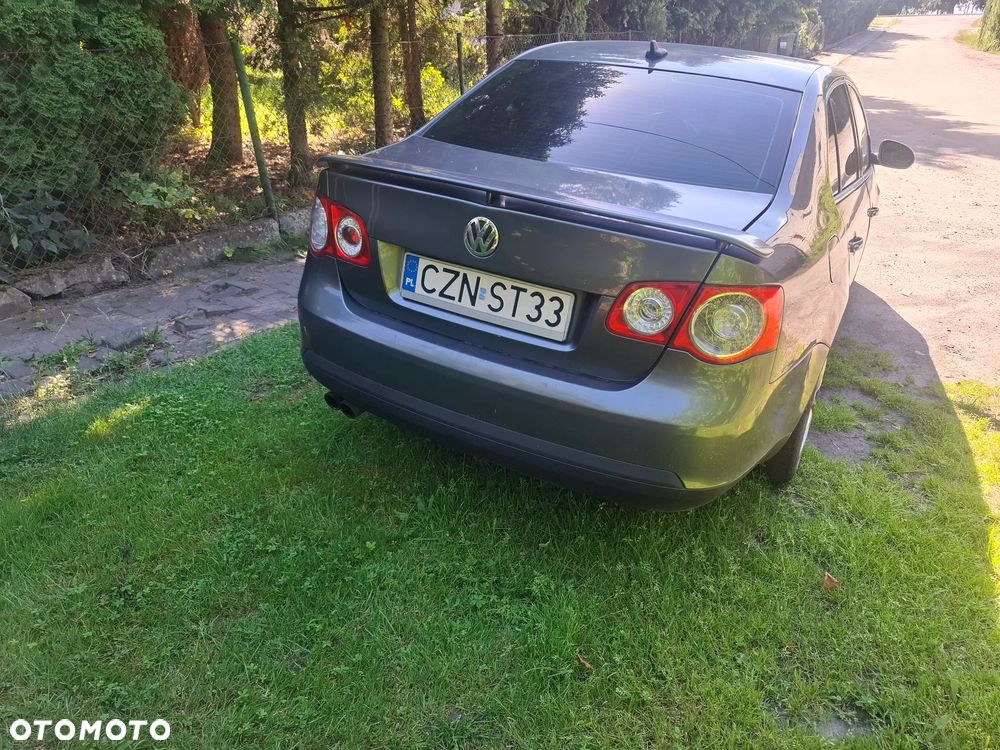 Volkswagen Jetta 2.0 TSI Sportline DSG - 4