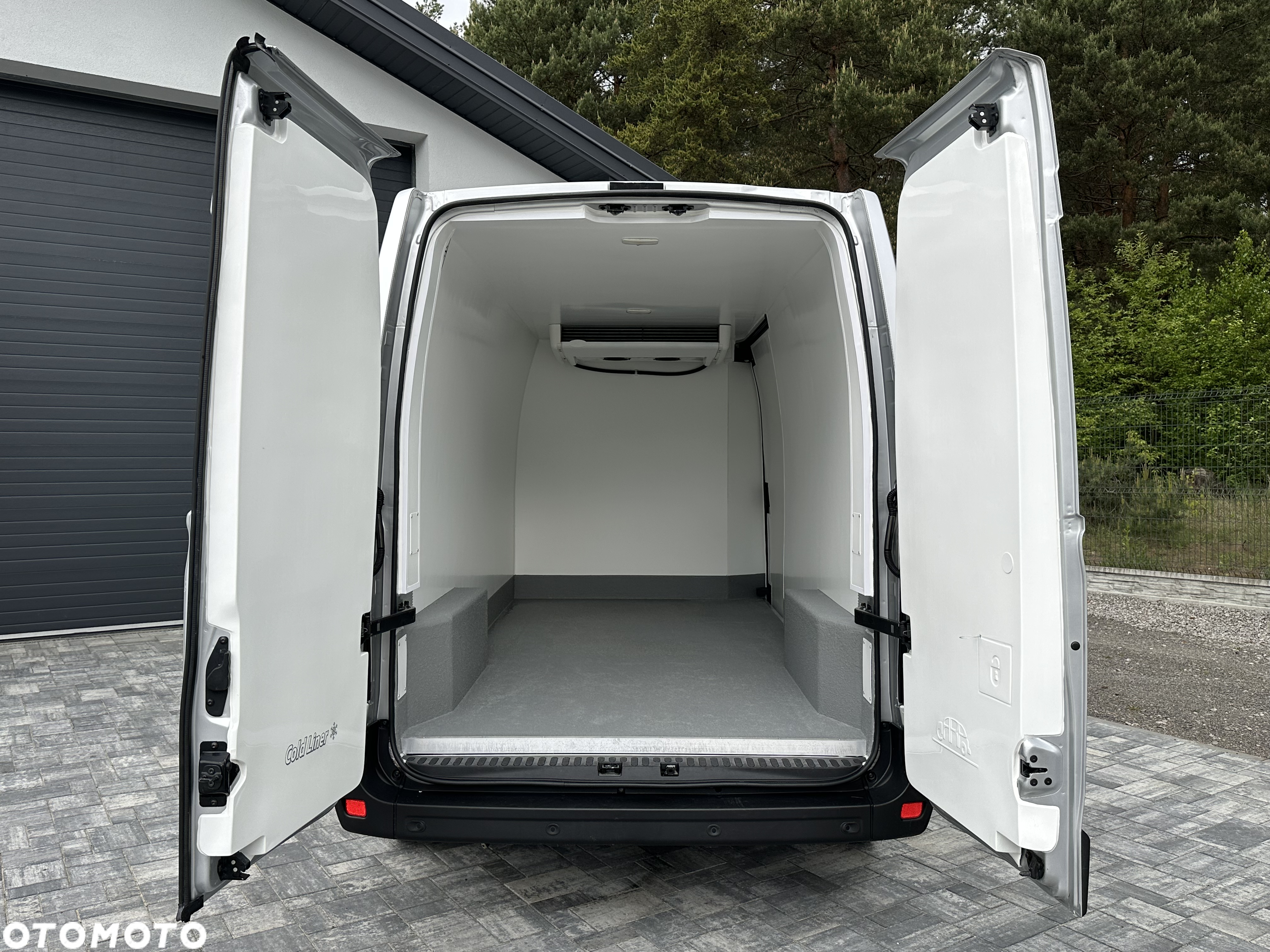Renault Master L3H2 Chłodnia Carrier Xarios 350 / Zasilanie postojowe 230V / Bogata wersja wyposażenia / Lakier srebrny metalik / Salon PL / FV23% - 8