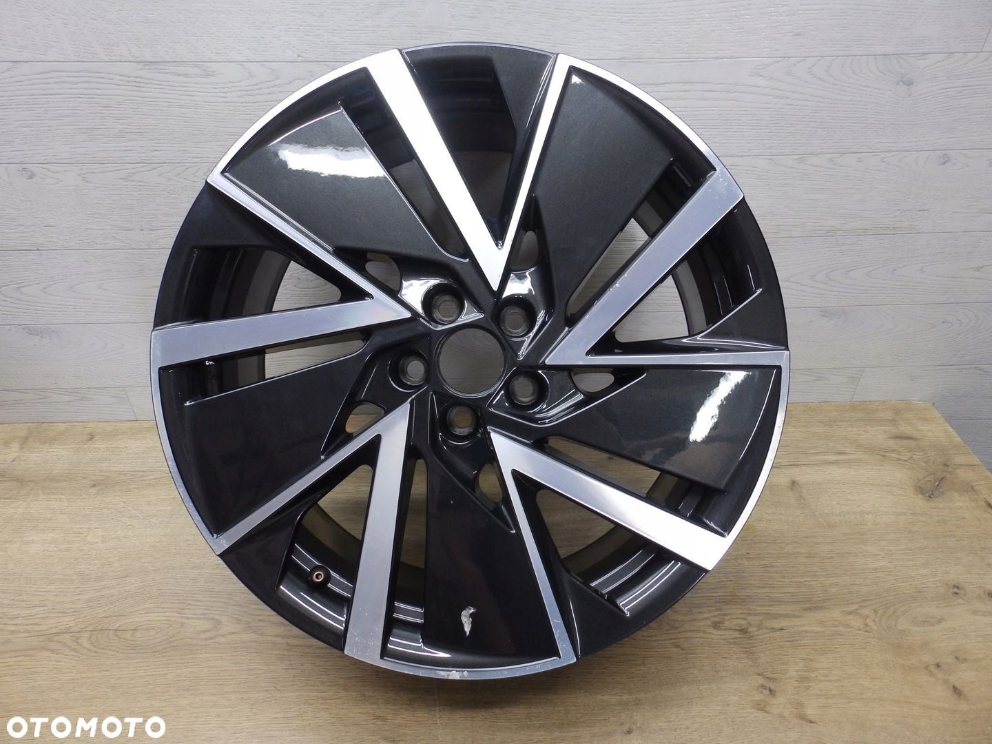 Felga Skoda Kamiq Scala 658 7Jx18H2 Et39 5x100 - 1