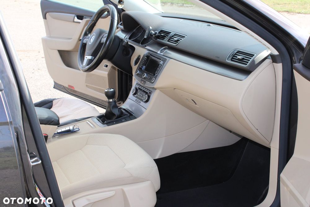 Volkswagen Passat - 14