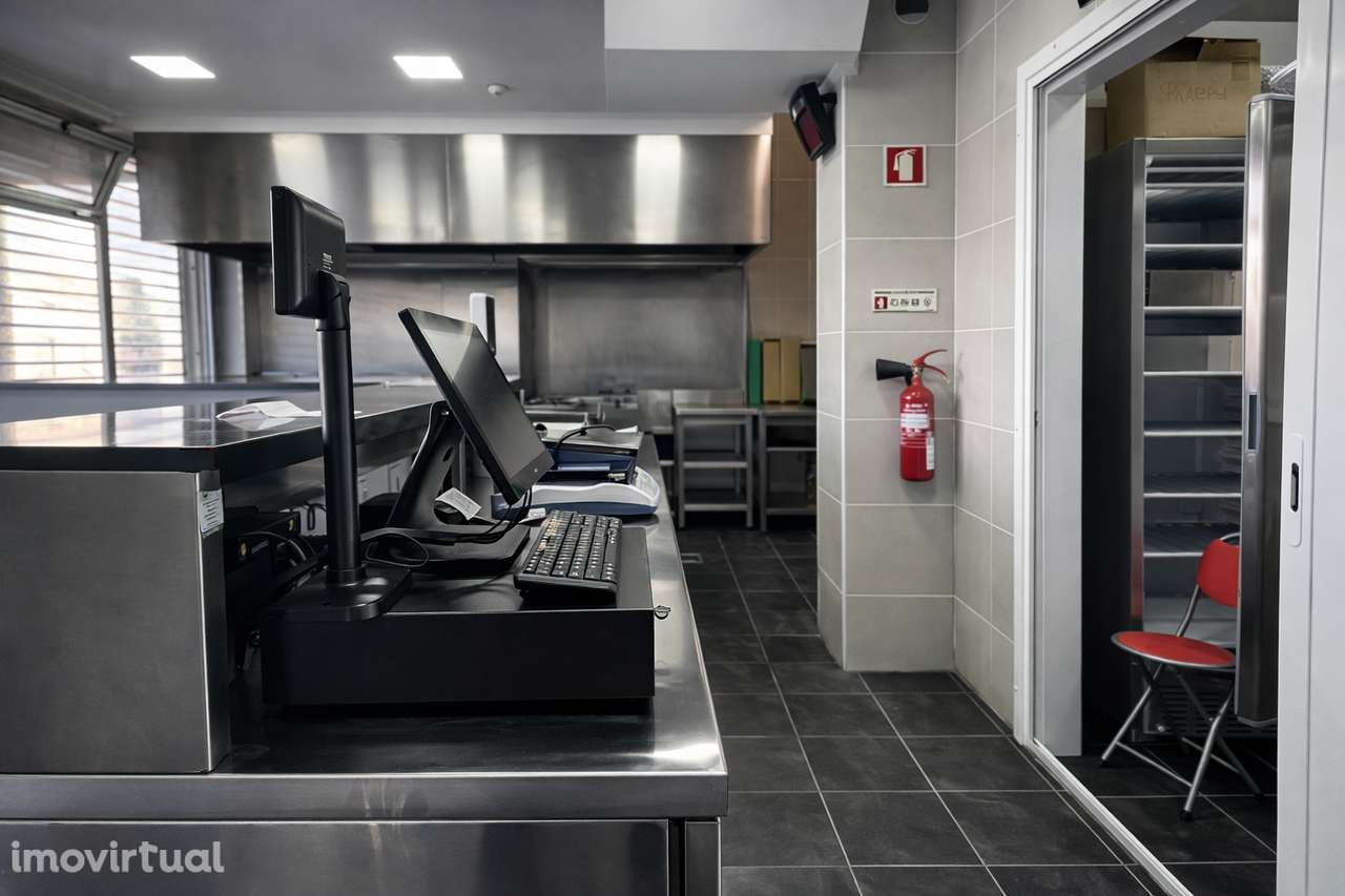 Mem Martins - Churrasqueira nova. - Grande imagem: 5/15