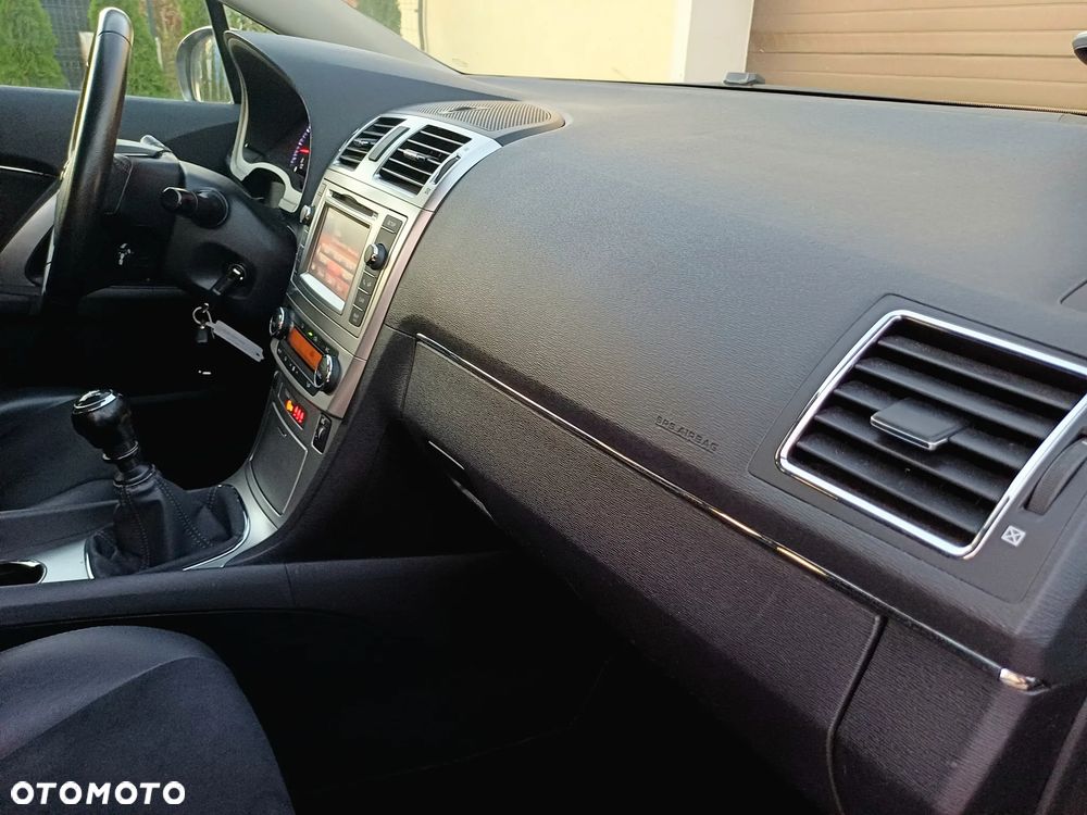 Toyota Avensis 2.0 Executive - 26