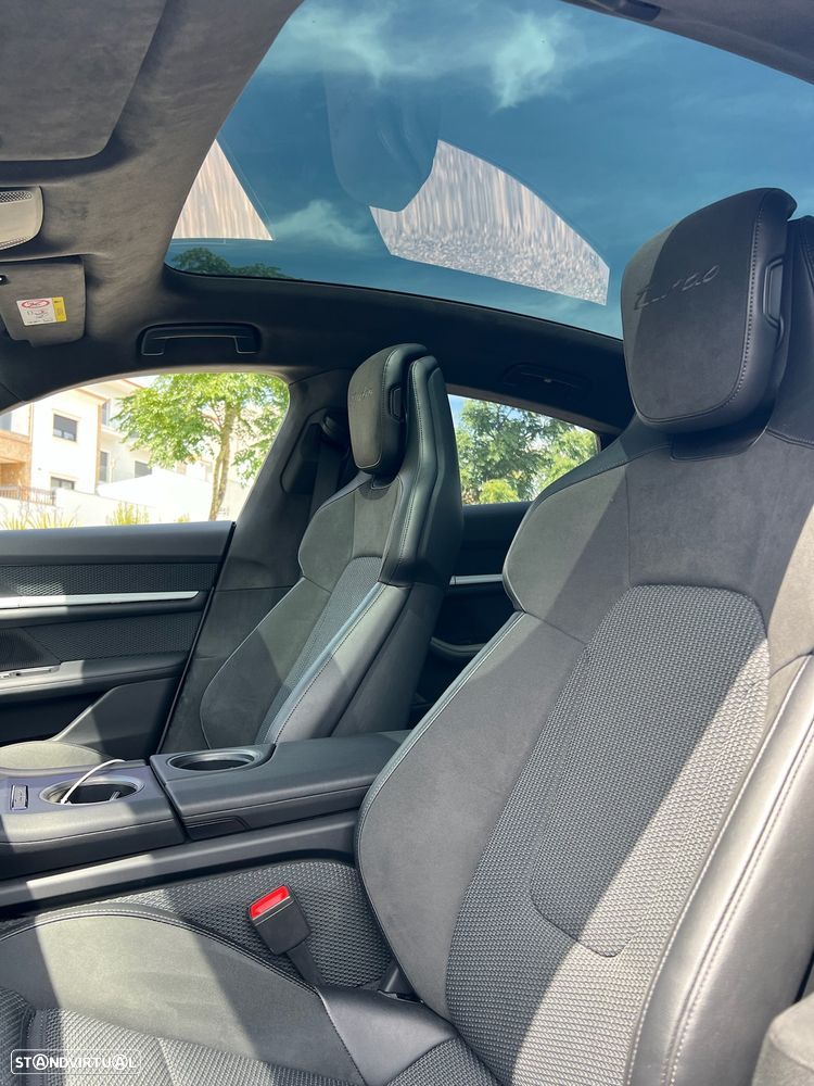 Porsche Taycan Turbo - 30