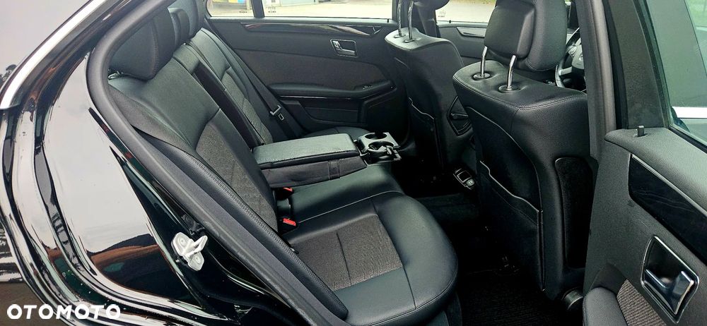 Mercedes-Benz Klasa E 200 CGI BlueEFFICIENCY 7G-TRONIC Avantgarde - 31