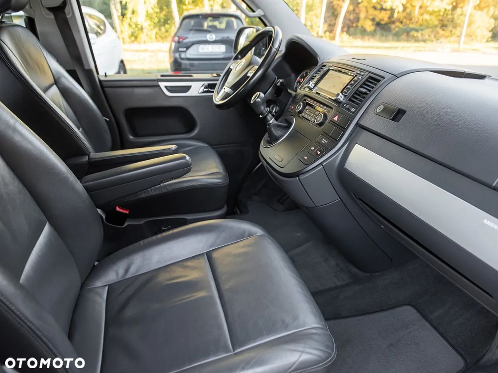 Volkswagen Multivan - 13