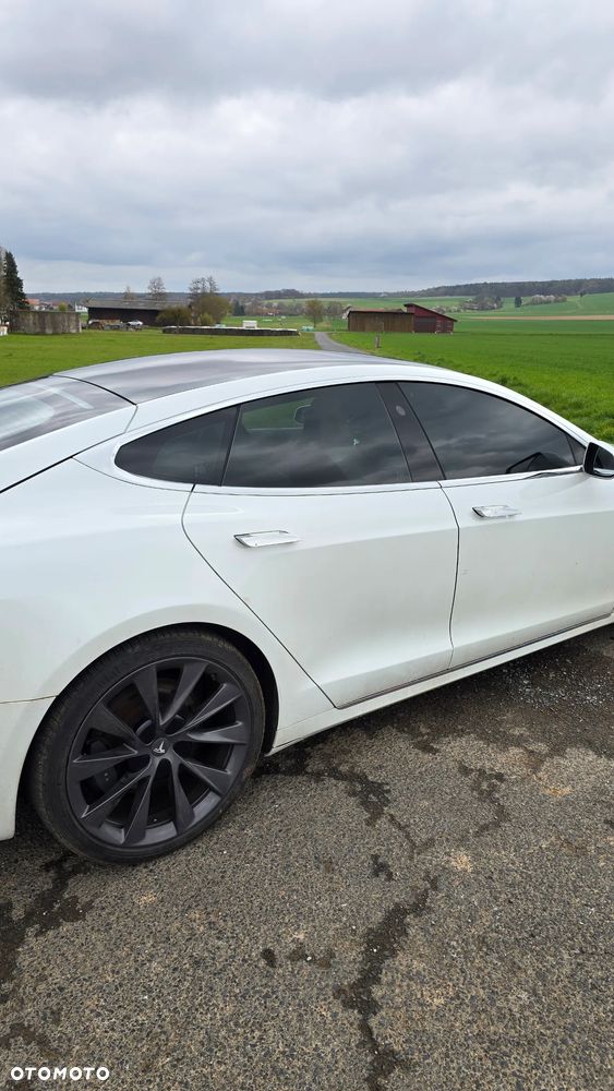 Tesla Model S - 7