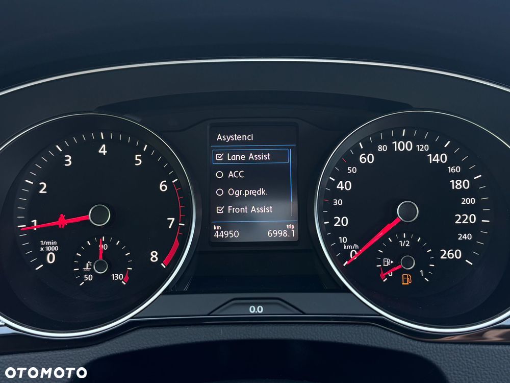 Volkswagen Passat - 36
