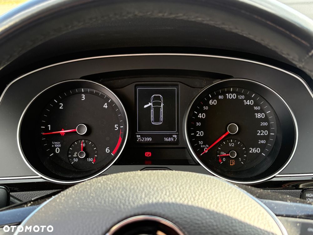 Volkswagen Passat 2.0 TDI SCR Business - 27