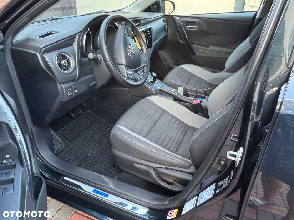 Toyota Auris - 11