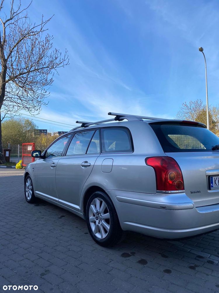 Toyota Avensis - 2