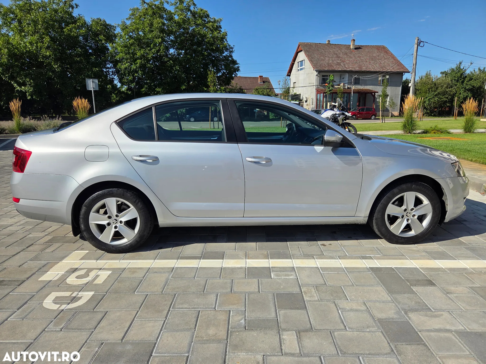 Skoda Octavia 1.6 TDI AMBITION - 6