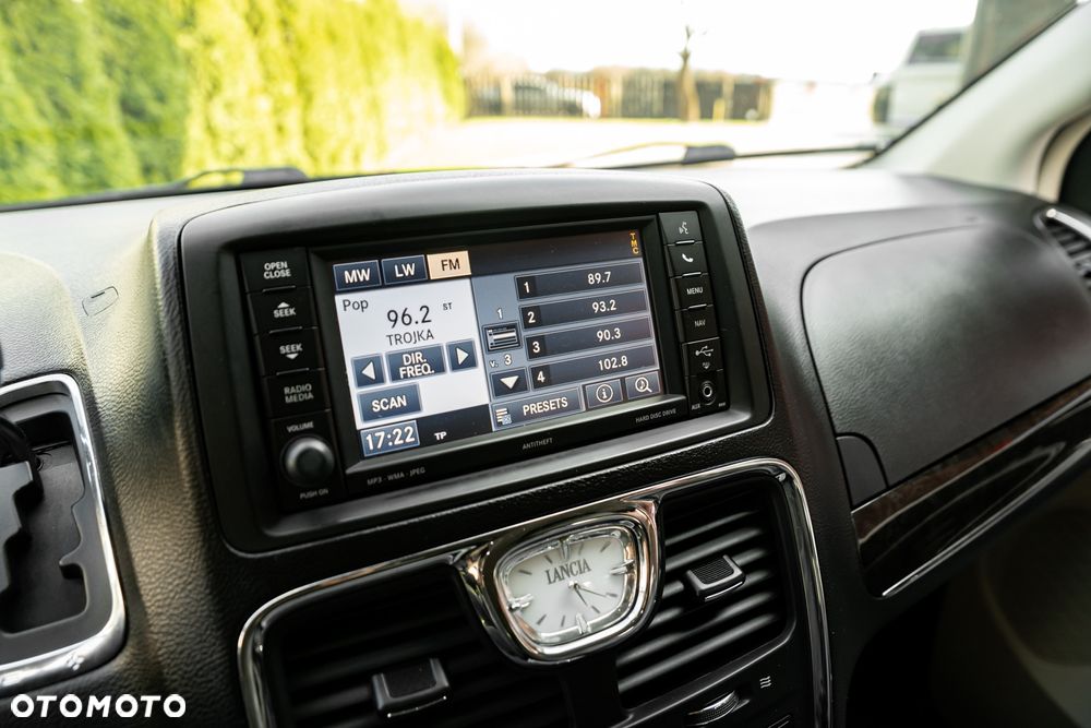 Lancia Voyager 3.6 Platinum - 34