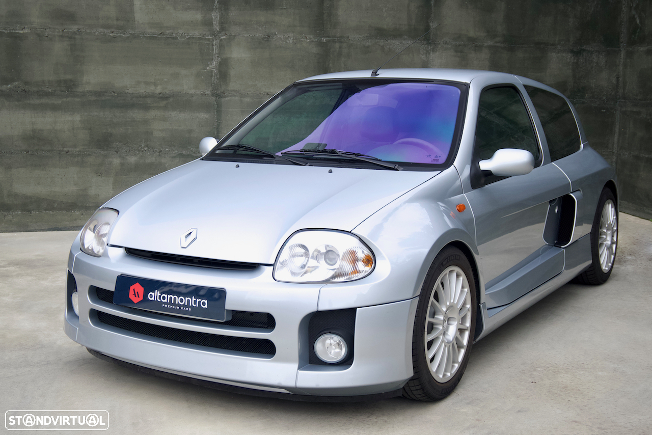 Renault Clio 3.0 V6 Sport - 3