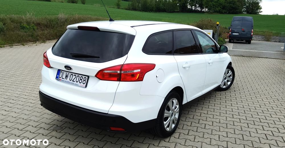 Ford Focus 1.0 EcoBoost Titanium - 4