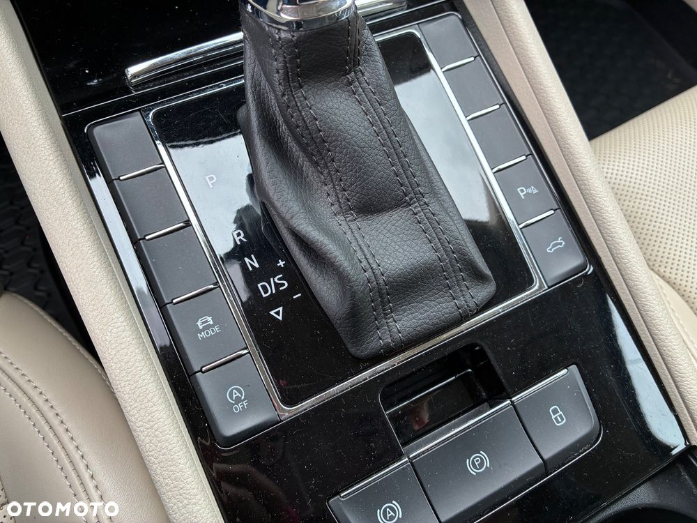 Skoda Superb 1.8 TSI L&K DSG - 22