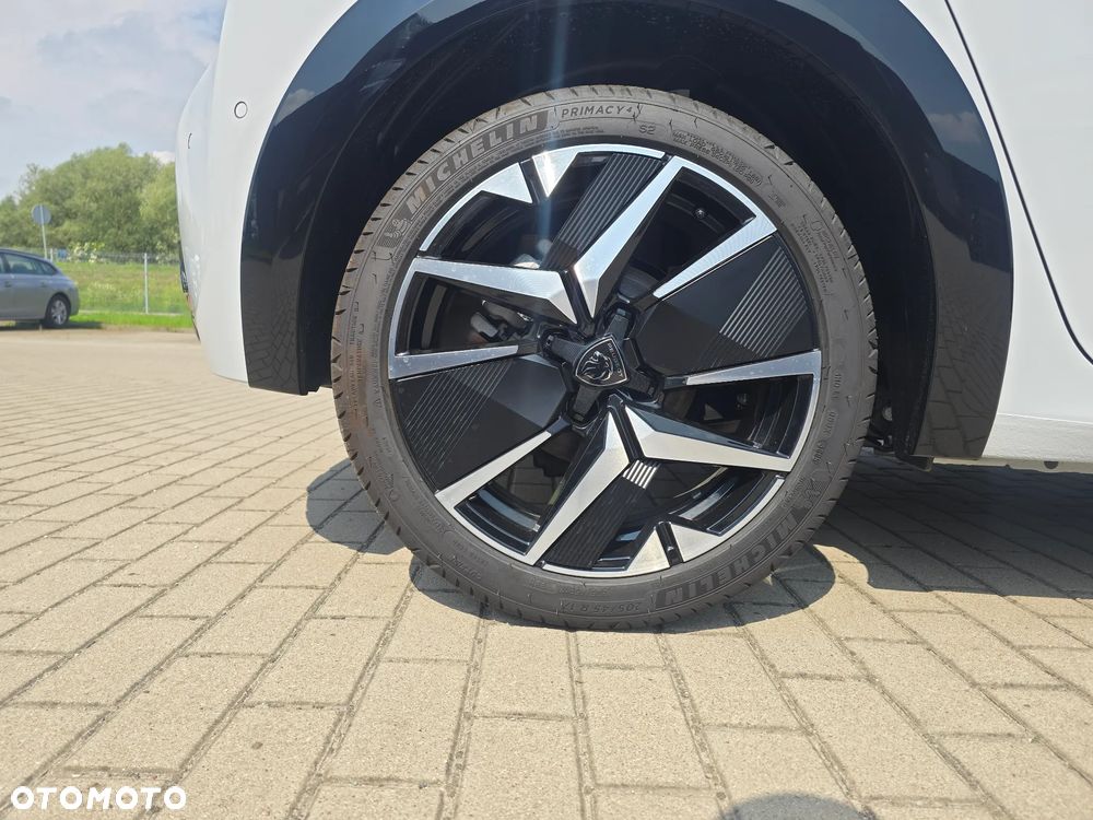 Peugeot 208 1.2 mHEV GT - 9