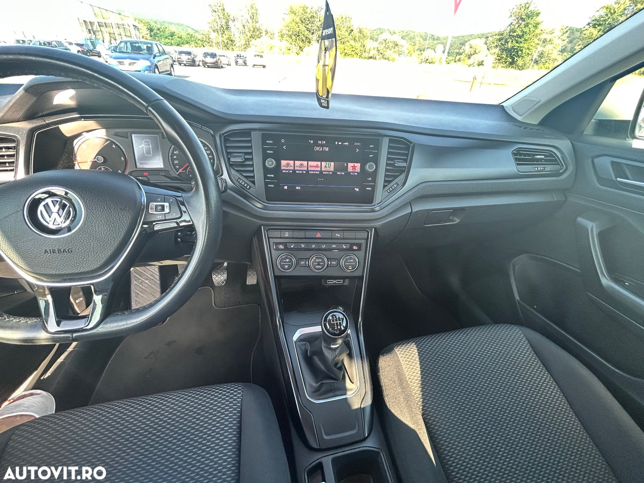 Volkswagen T-ROC 1.6 TDI Design - 12