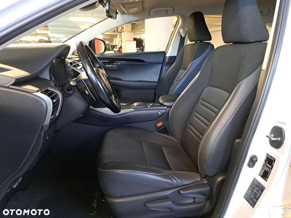 Lexus NX 300h Business Edition AWD - 33