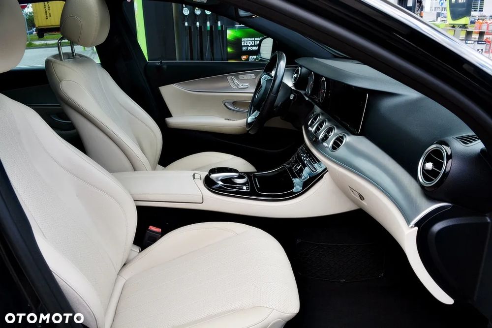 Mercedes-Benz Klasa E 300 9G-TRONIC AMG Line - 9