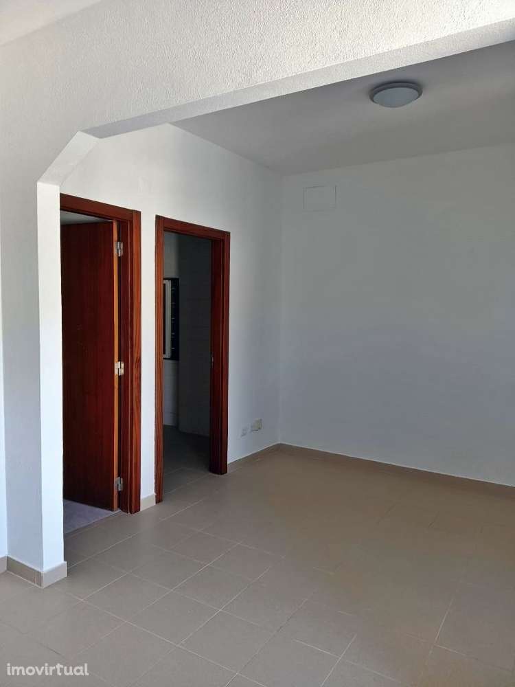 Moradia geminada em zona calma. - Grande imagem: 4/12