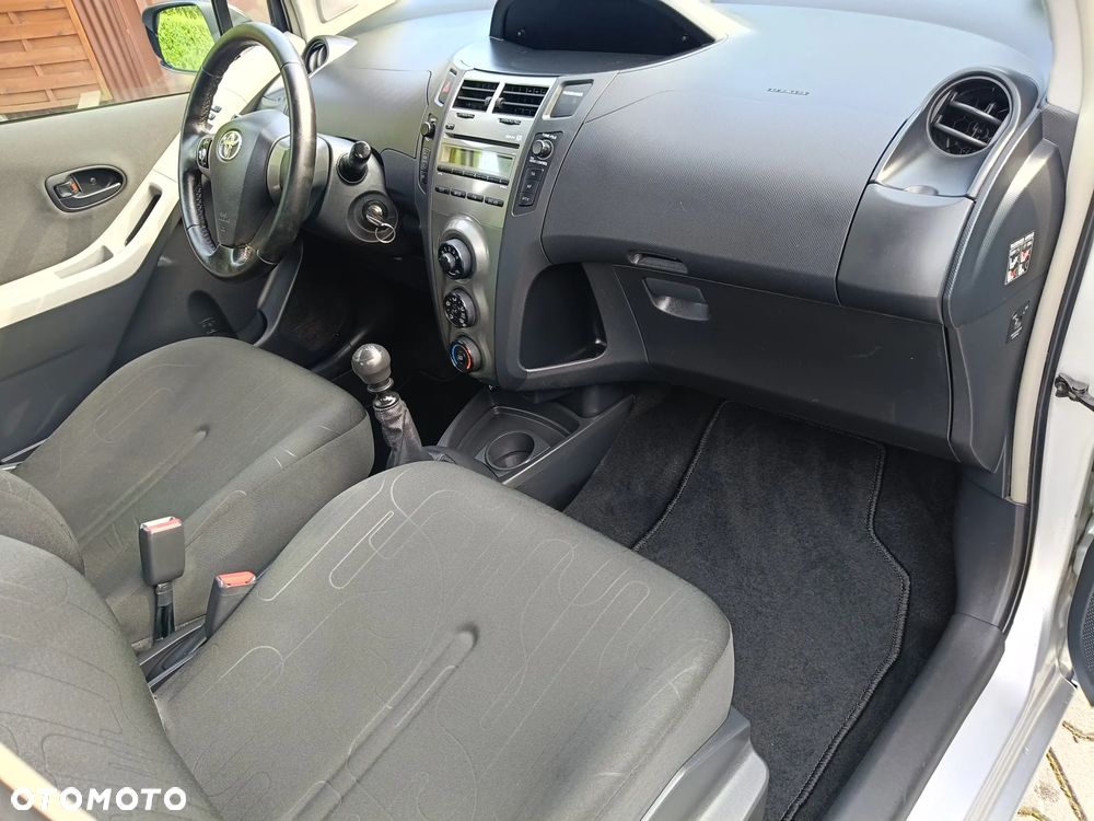 Toyota Yaris - 8
