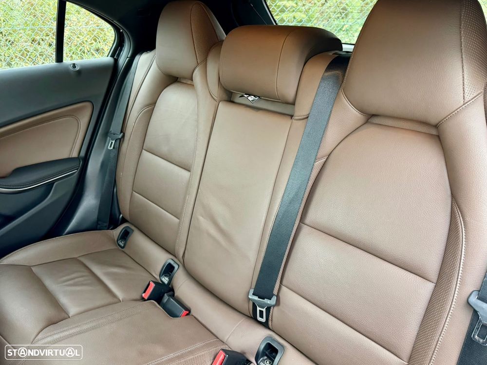 Mercedes-Benz A 180 d 7G-DCT AMG Line - 12