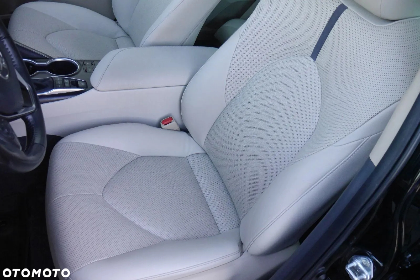 Toyota Camry 2.5 Hybrid Executive CVT - 10