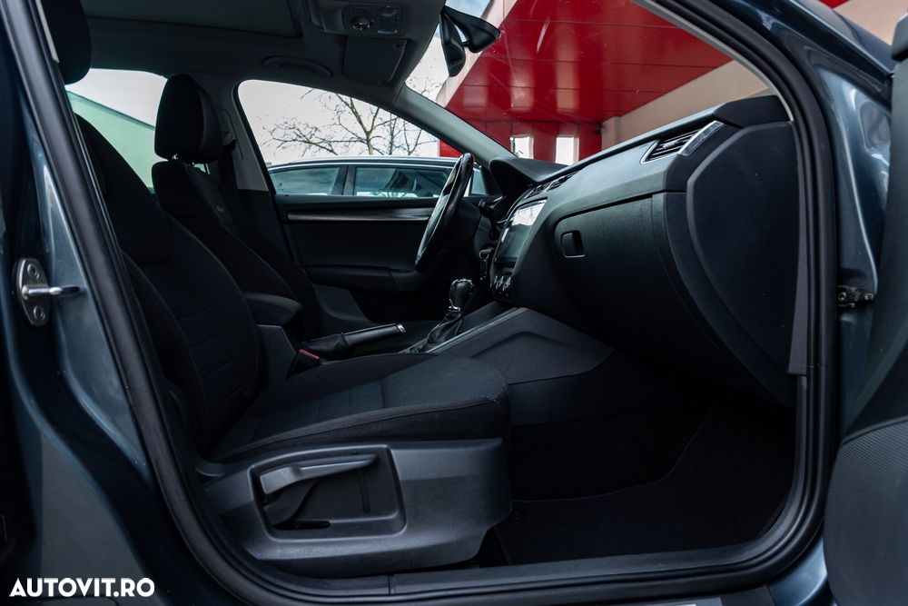 Skoda Octavia Combi 2.0 TDI (Green tec) 4x4 DSG Scout - 11