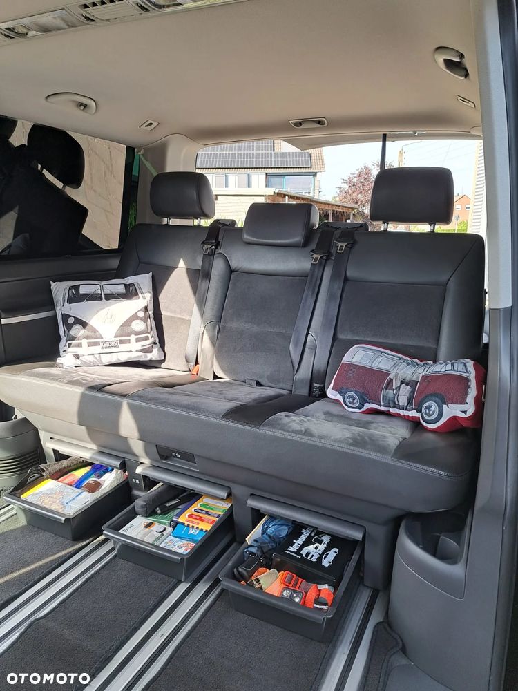 Volkswagen Multivan - 17