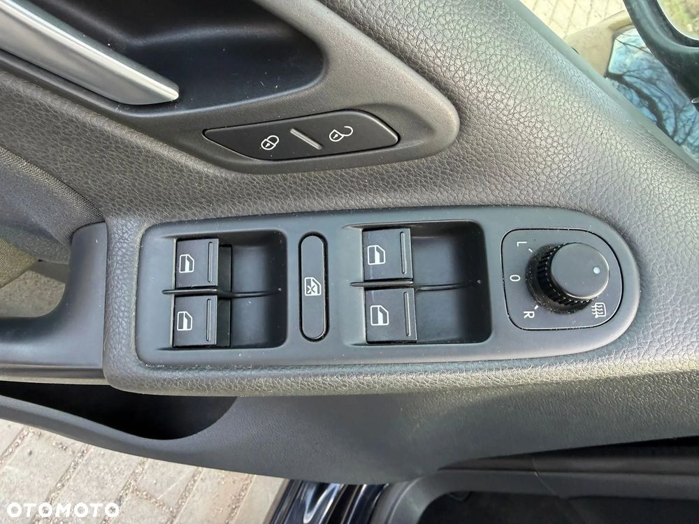 Volkswagen Golf 2.0 TDI DPF Edition - 13