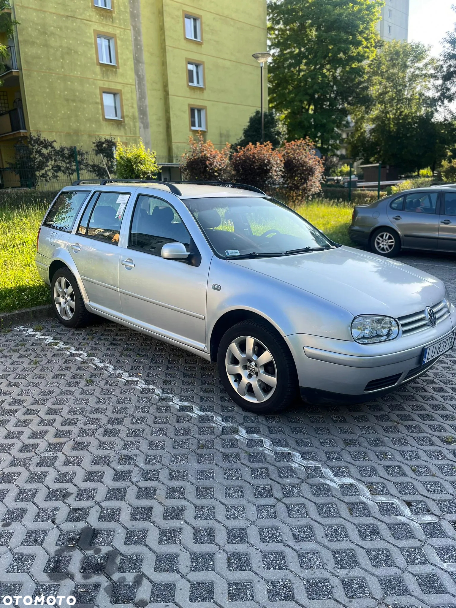 Volkswagen Golf - 2