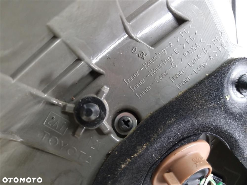 Lampa prawa tylna tył Lexus IS II PRZED LIFT SEDAN 2005-2010 - 4