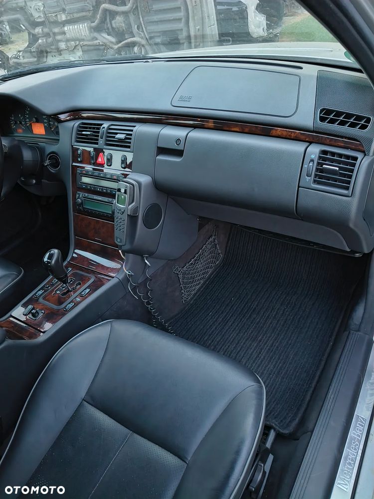 Mercedes-Benz Klasa E 280 4 Matic Elegance - 37