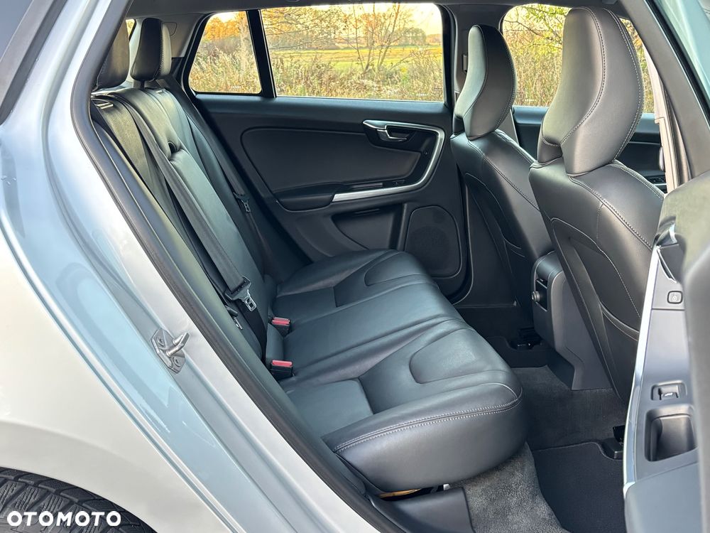 Volvo V60 D4 Geartronic Momentum - 30