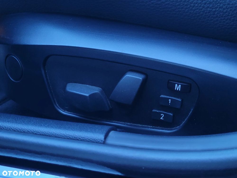 BMW Seria 3 318d DPF - 22