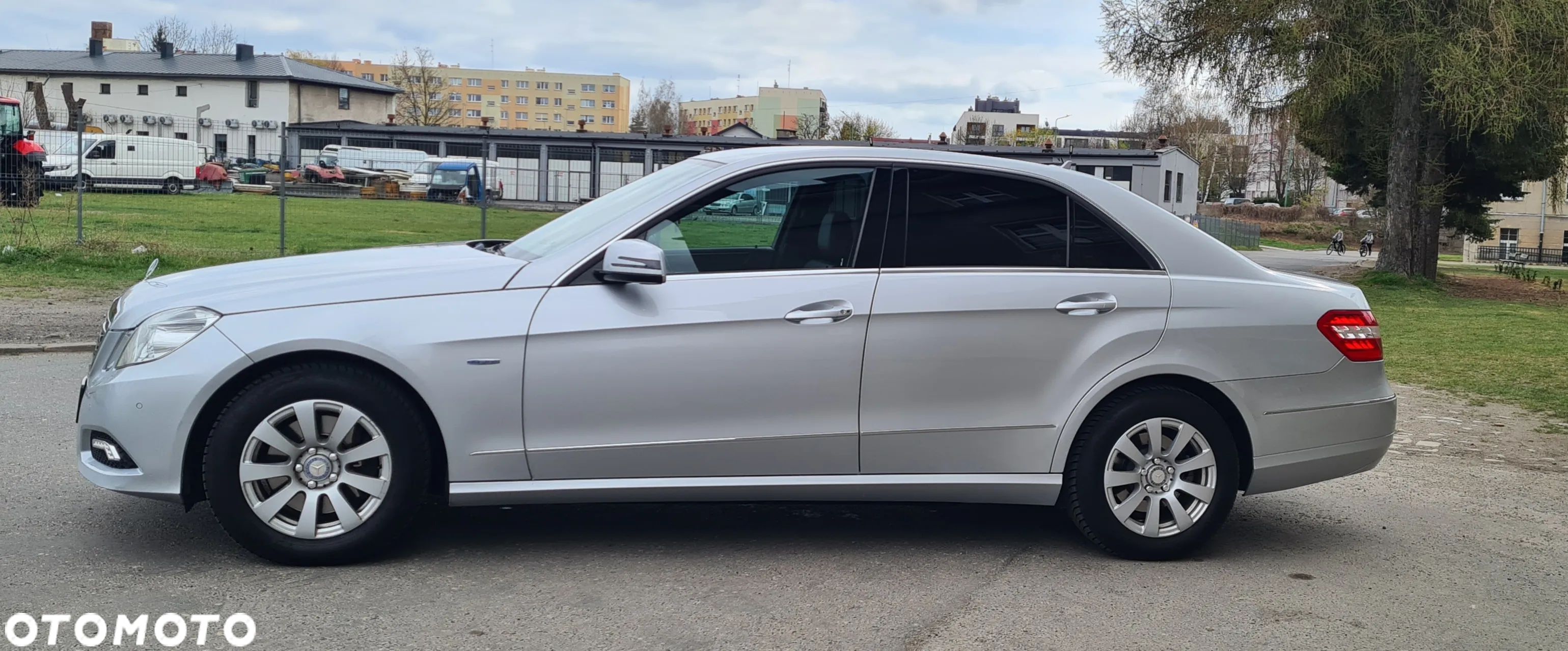 Mercedes-Benz Klasa E 250 T CGI BlueEFFICIENCY Automatik Avantgarde - 1