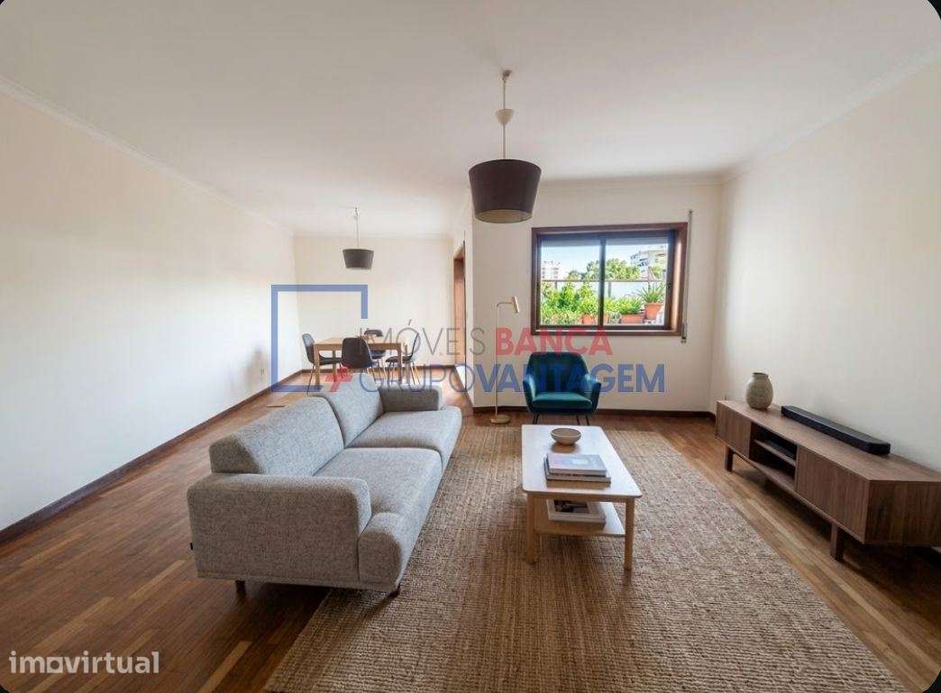 Apartamento T2+1 com pátio, em Aldoar