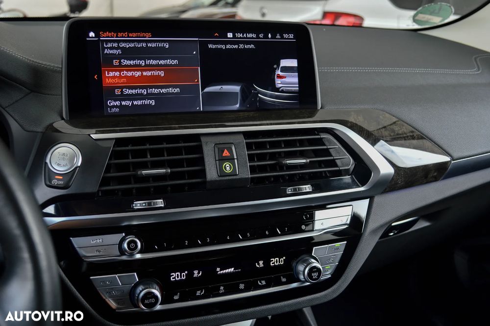 BMW X3 xDrive20i AT Luxury Line - 27