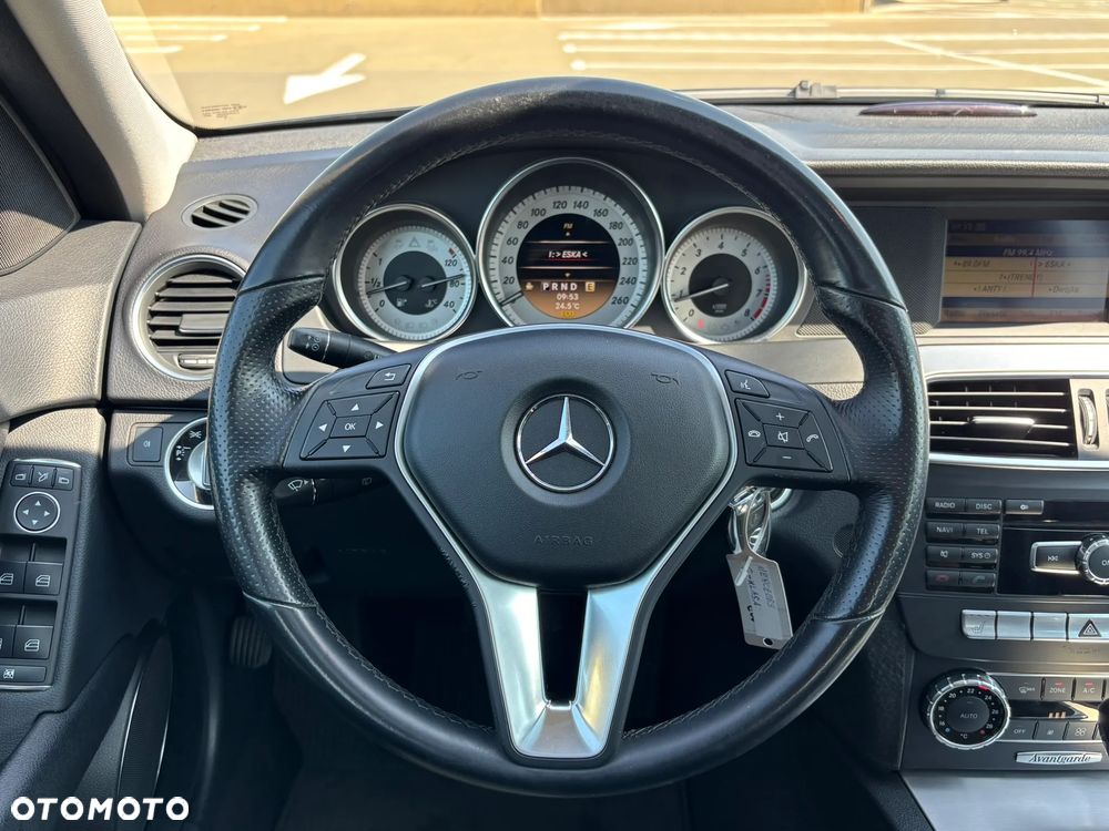 Mercedes-Benz Klasa C 180 BlueEFFICIENCY 7G-TRONIC Avantgarde - 22