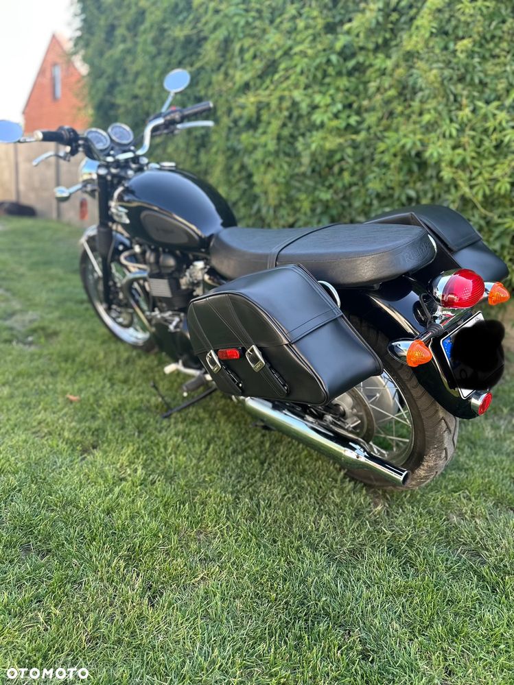Triumph Bonneville - 2