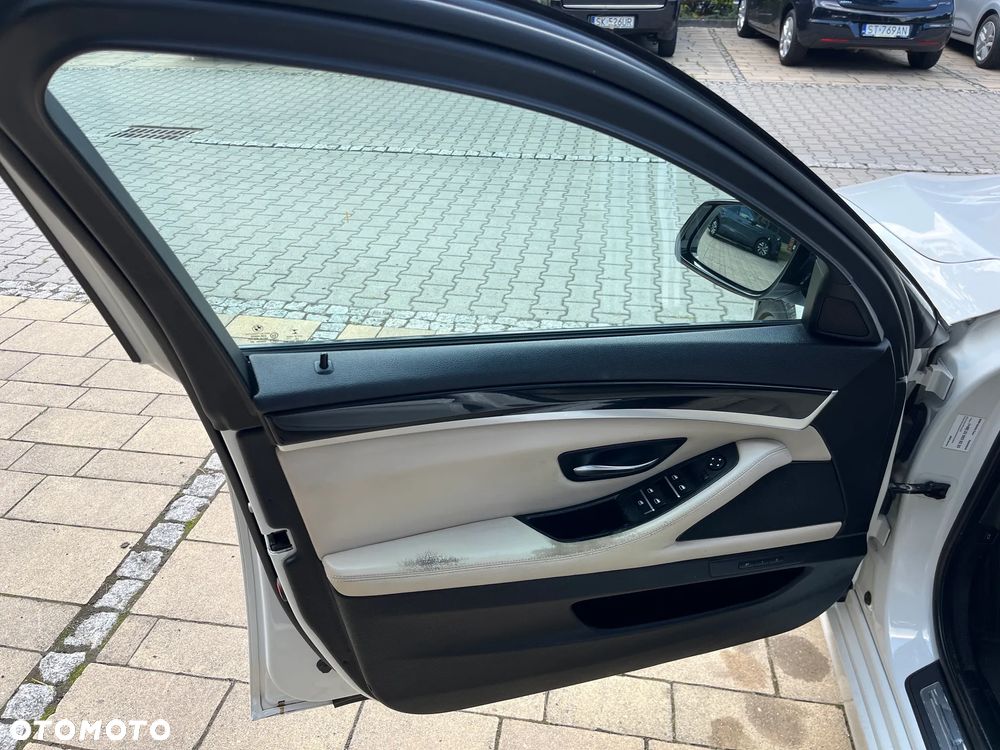 BMW Seria 5 525d xDrive - 18
