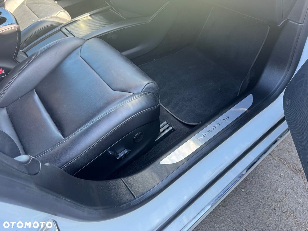 Tesla Model S - 7