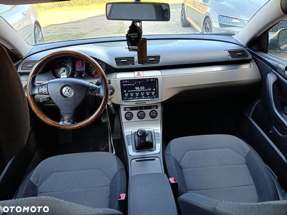Volkswagen Passat 2.0 TDI Comfortline - 8