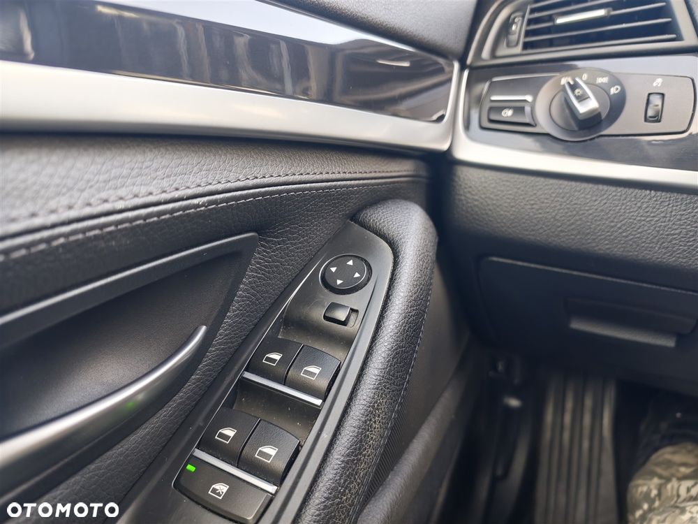BMW Seria 5 530d xDrive - 37