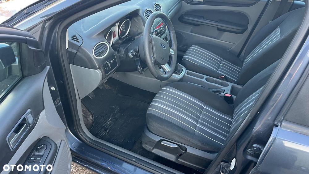 Ford Focus 1.6 Ambiente - 11