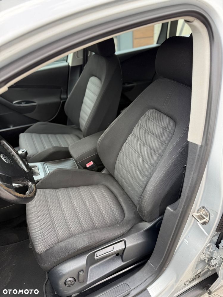 Volkswagen Passat 1.6 FSI Trendline - 5