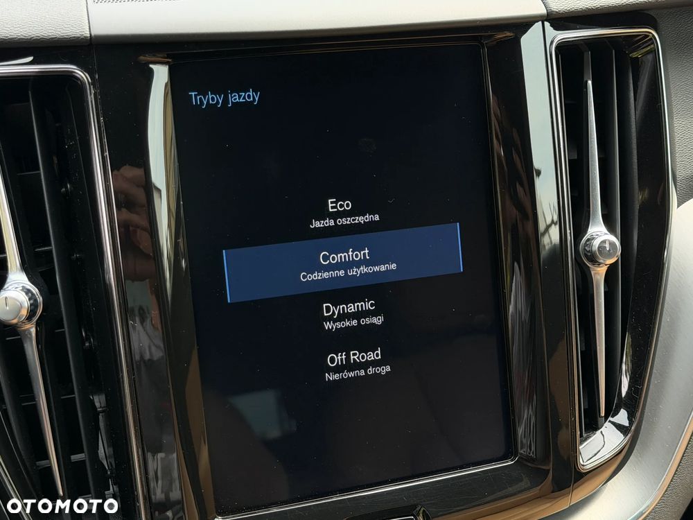 Volvo XC 60 T4 Momentum Pro - 19