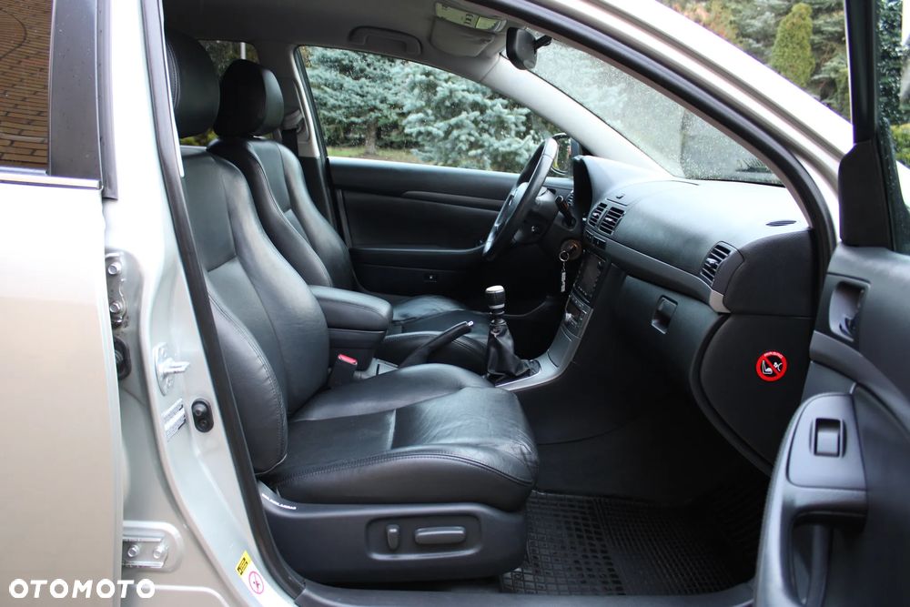 Toyota Avensis 2.0 D-4D Sol Premium - 24