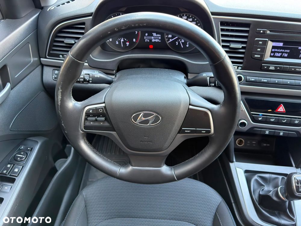 Hyundai Elantra 1.6 Classic Plus - 20
